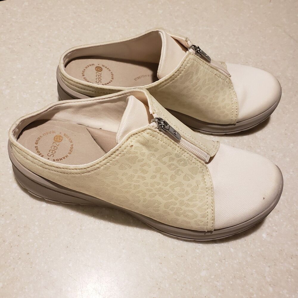 Bzees Womens Glossy Washable Zip Front Comfort Slip-On Mule 8